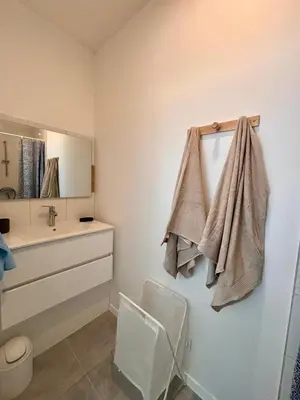 Salle de bains dans l'établissement Maison Privée, Calme, parking, Jardin