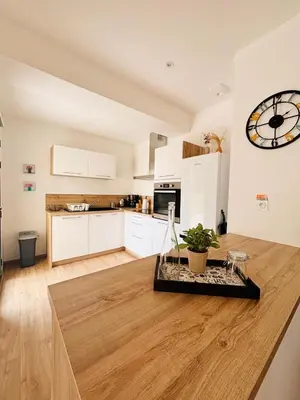 Cuisine ou kitchenette dans l'établissement Maison Privée, Calme, parking, Jardin