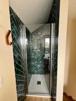 Salle de bains dans l'établissement maison de la marine