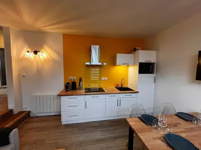 Cuisine ou kitchenette dans l'établissement Grand Studio Ceo Bauer, en plein centre de Sainte-Mère-Eglise pour 2 pers