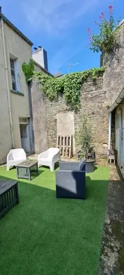 Jardin de l'établissement Le balinais , en hyper centre rue au calme avec parking
