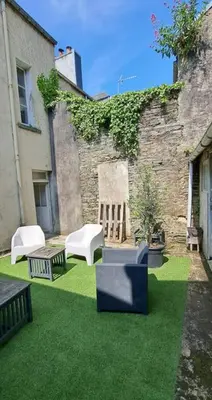 Jardin de l'établissement Le balinais , en hyper centre rue au calme avec parking