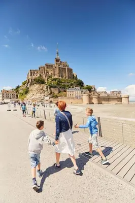 Enfants séjournant dans l'établissement La cabane tropicale