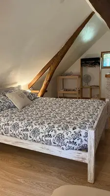 Un ou plusieurs lits dans un hébergement de l'établissement Maisonnette calme