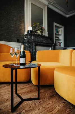 Coin salon dans l'établissement Le Mora Hôtes