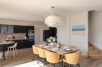Cuisine ou kitchenette dans l'établissement Home by the Sea - Maison Cancale proche de la mer