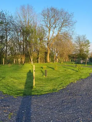 Jardin de l'établissement Camping Aire Natuelle d'Agy