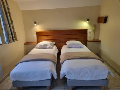 Un ou plusieurs lits dans un hébergement de l'établissement Le conquérant - chambres meublées - Barfleur