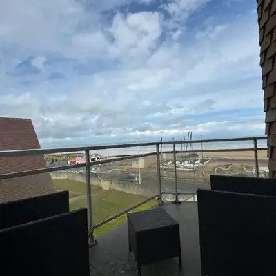 Nice T2 with 2 balconies on the seafront