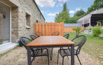 Jardin de l'établissement 2 Bedroom Stunning Home In La Pernelle