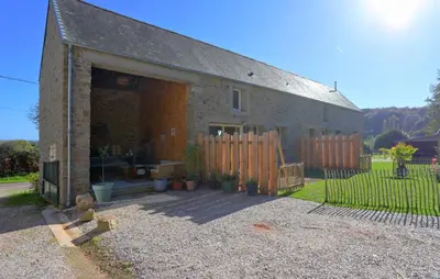 Jardin de l'établissement 2 Bedroom Stunning Home In La Pernelle