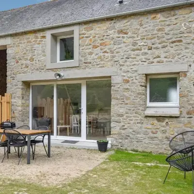 2 Bedroom Stunning Home In La Pernelle