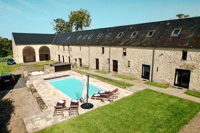 Piscine de l'établissement Le Pressoir de la Vieville, Gite Renoir ou située à proximité