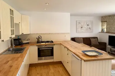 Cuisine ou kitchenette dans l'établissement Le Pressoir de la Vieville, Gite Renoir