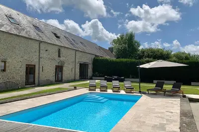 Piscine de l'établissement Le Pressoir de la Vieville, Gite St Exupery ou située à proximité