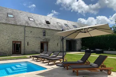 Piscine de l'établissement Le Pressoir de la Vieville, Gite St Exupery ou située à proximité