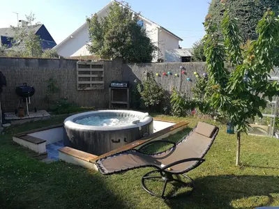 Jardin de l'établissement Maison de pêcheur à 150 m de la mer avec jacuzzi