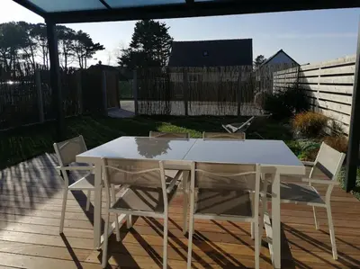 Balcon ou terrasse dans l'établissement Les Ganivelles, maison à 350 m de la plage