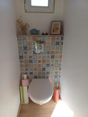 Salle de bains dans l'établissement Romanjo