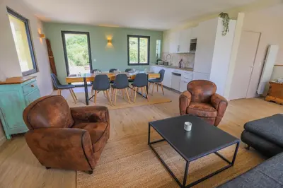 Coin salon dans l'établissement Magnifique maison moderne avec accès direct à la mer