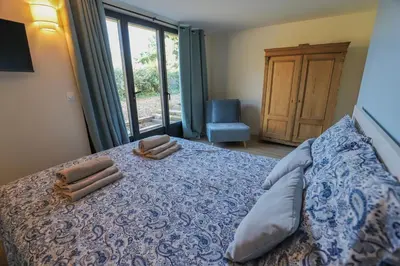 Un ou plusieurs lits dans un hébergement de l'établissement Magnifique maison moderne avec accès direct à la mer