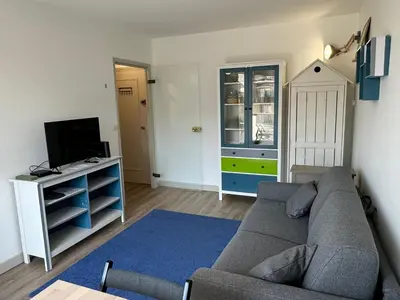 Télévision ou salle de divertissement dans l'établissement Studio Central à Cabourg avec Balcon, Wifi Gratuit & Parking - FR-1-487-372