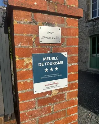Certificat, récompense, panneau ou autre document affiché dans l'établissement Entre pierres & mer