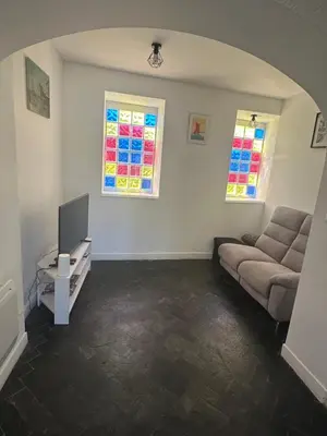 Télévision ou salle de divertissement dans l'établissement Maison Normandie Bretagne