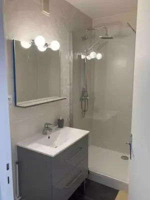 Salle de bains dans l'établissement La Perle de Nacre