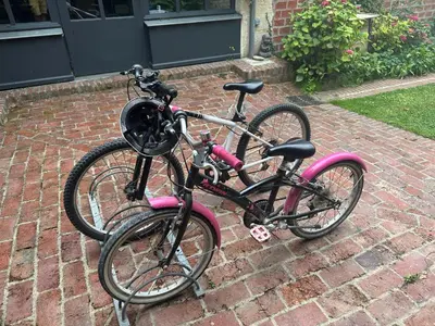 Vélo sur le terrain de l'établissement Gite du point du jour - Prêt de velos ou dans les environs