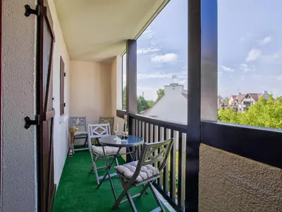 Balcon ou terrasse dans l'établissement Appartement lumineux avec balcons et stationnement privatif - FR-1-788-22