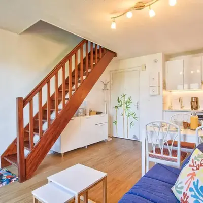 Appartement lumineux avec balcons et stationnement privatif - FR-1-788-22