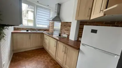Cuisine ou kitchenette dans l'établissement Appartement spacieux à Caen 65 m² avec balcon vue sur la ville