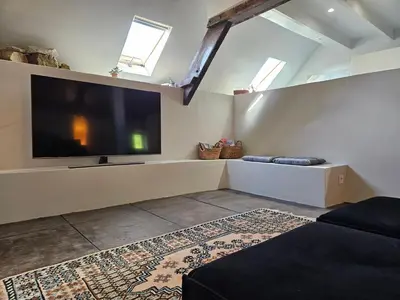 Télévision ou salle de divertissement dans l'établissement La Jeannoterie