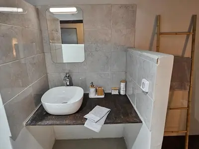 Salle de bains dans l'établissement La Jeannoterie