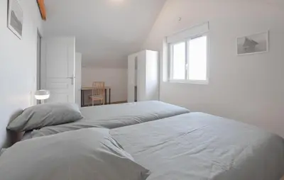 Un ou plusieurs lits dans un hébergement de l'établissement 3 Bedroom Beautiful Home In Créances