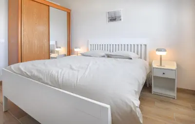 Un ou plusieurs lits dans un hébergement de l'établissement 3 Bedroom Beautiful Home In Créances