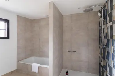 Salle de bains dans l'établissement Le Cap Catamaran - Maison pour 6p à Cancale