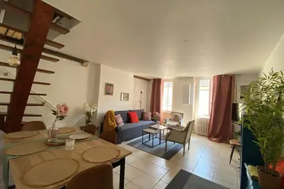 Coin salon dans l'établissement Nice 3 rooms near the city center of Caen