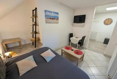 Télévision ou salle de divertissement dans l'établissement Paisible - Proche Palais des Sports et Zénith