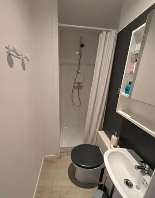 Salle de bains dans l'établissement Studio cosy - Proche Zénith