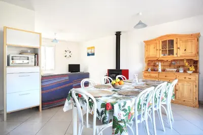 Cuisine ou kitchenette dans l'établissement Les PerceNeige - Maison 85 m² à Port-Bail-Sur-Mer