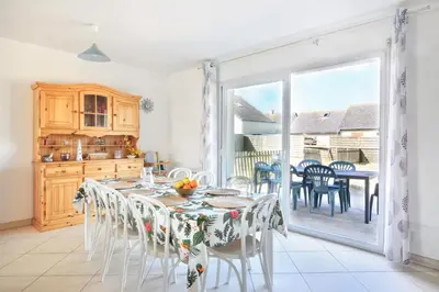 Cuisine ou kitchenette dans l'établissement Les PerceNeige - Maison 85 m² à Port-Bail-Sur-Mer