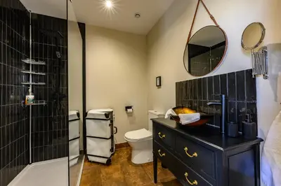 Salle de bains dans l'établissement Les 13 lavoirs d'antan - chambre globe-trotteur