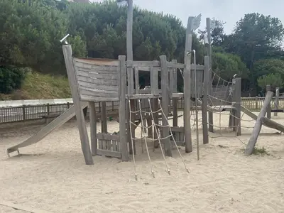 Aire de jeux pour enfants de l'établissement Les balcons de Chausey