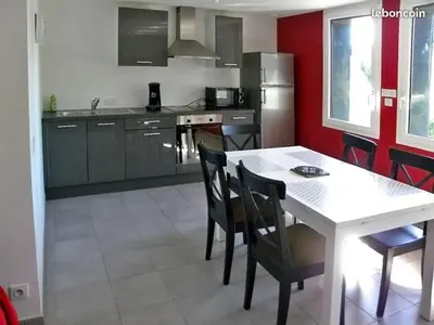Cuisine ou kitchenette dans l'établissement Les balcons de Chausey
