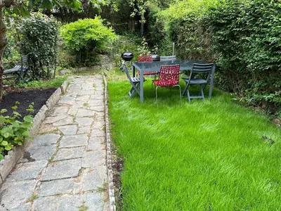 Jardin de l'établissement Maison individuelle à 8 minutes d'Ouistreham, quartier calme, transports en commun Tram & Bus, commerces de proximités