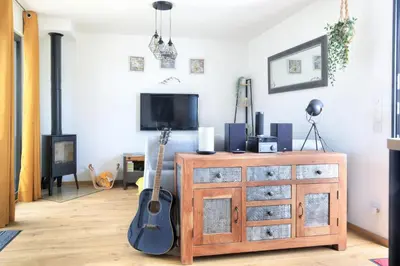 Télévision ou salle de divertissement dans l'établissement L'Harmonie - A 5min de la plage