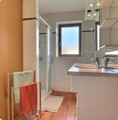 Salle de bains dans l'établissement Gîte les goélands