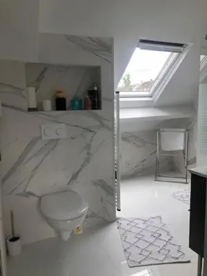 Salle de bains dans l'établissement Maison de charme à Coutances